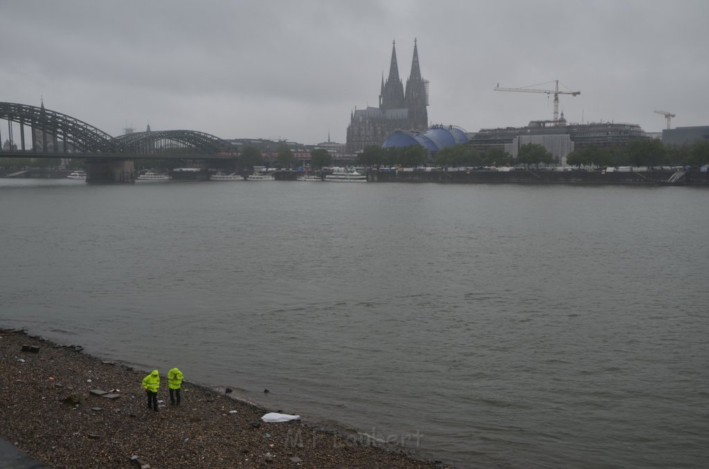 Fund Wasserleiche Koeln Deutz Hoehe RTL Turm P16.JPG - Miklos Laubert